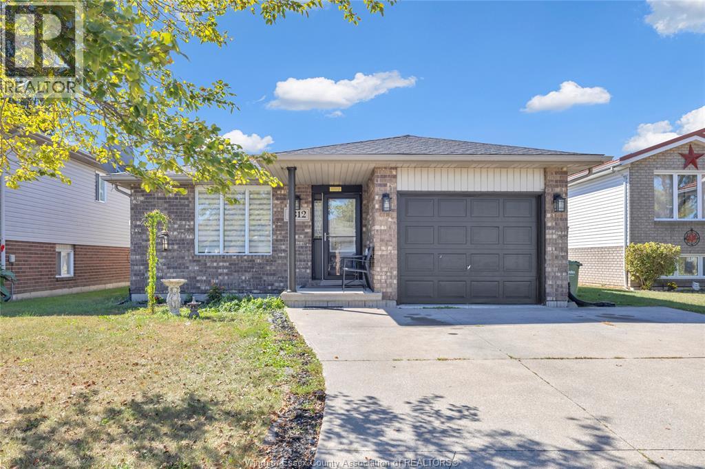 1812 Vicky Cir, Windsor, ON N8W 5P6