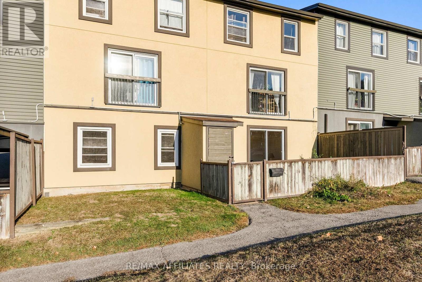 49 1250 Mcwatters Rd, Ottawa, ON K2C 3P5