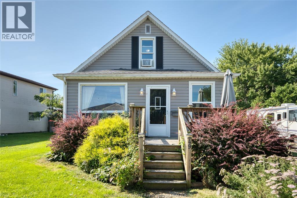 49 Maple St, Kingsville, ON N9Y 1L8