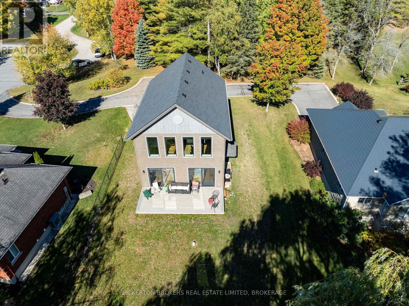 113 Willowbank Rd, Gananoque, ON K7G 2V5
