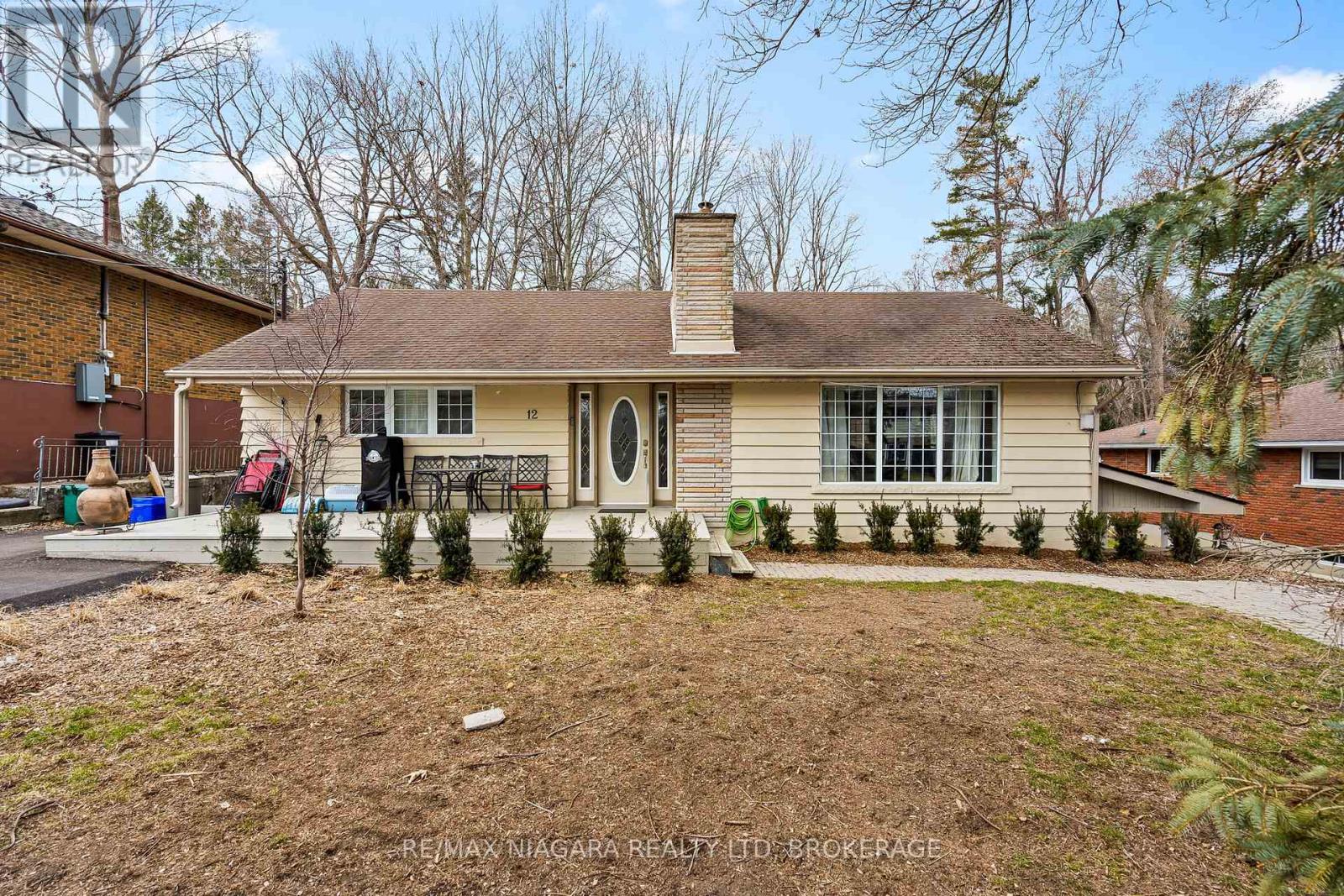 12 Cedar St, Port Colborne, ON L3K 2T9