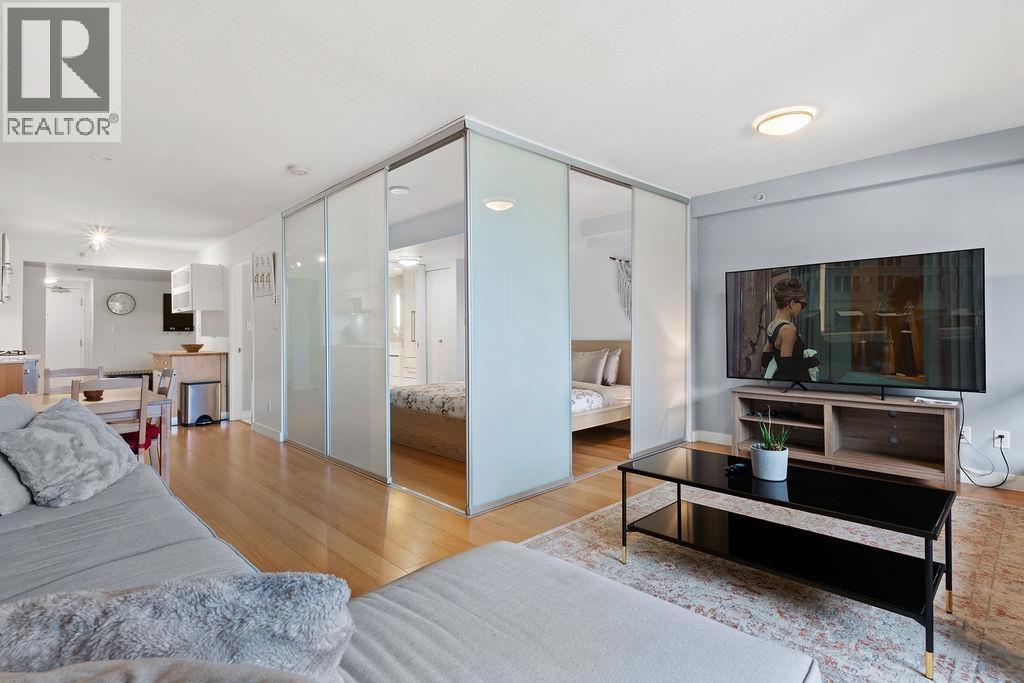 718 Main Street Unit 406, Vancouver, BC V6A 0B1