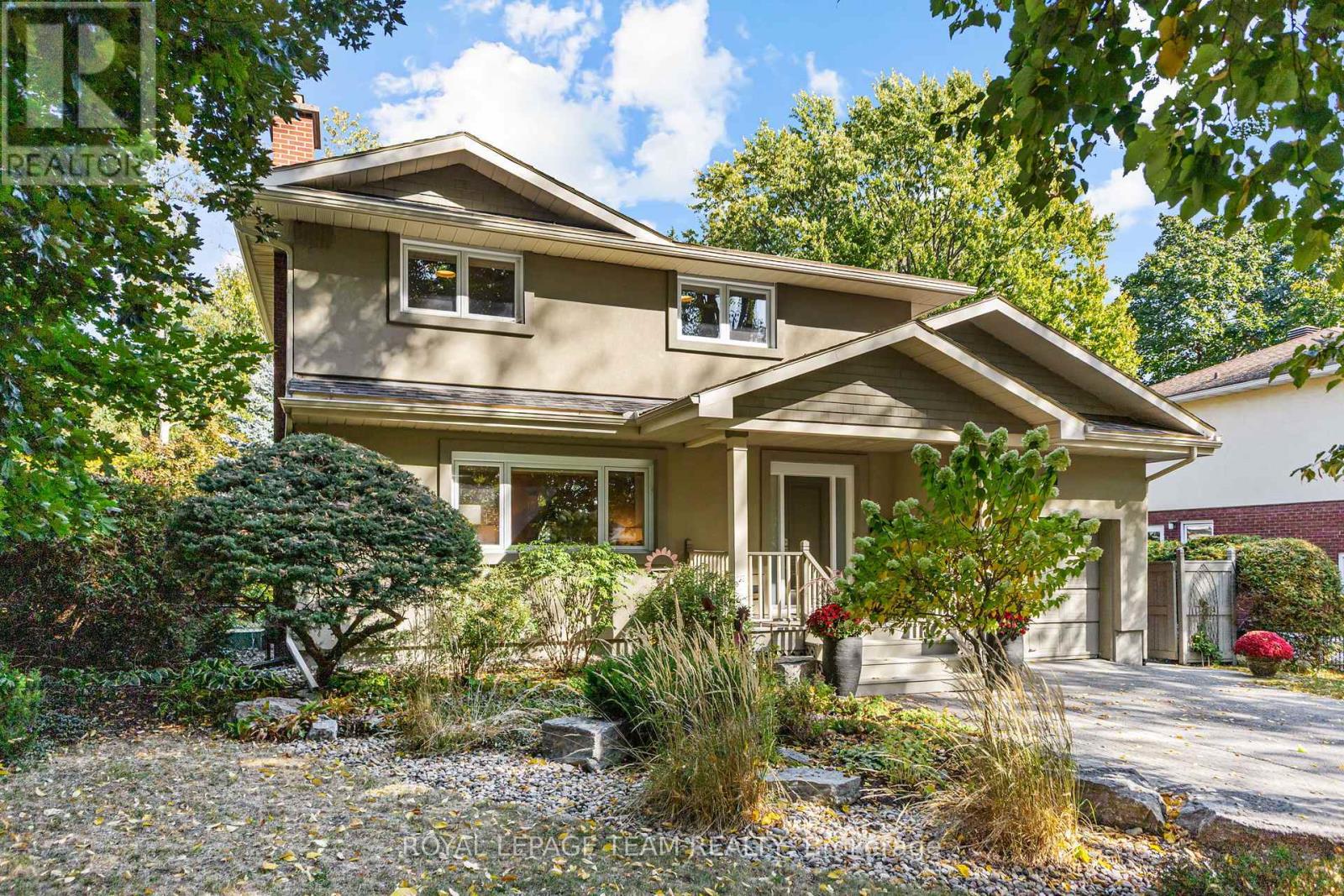 937 Kingsmere Ave, Ottawa, ON K2A 3K2