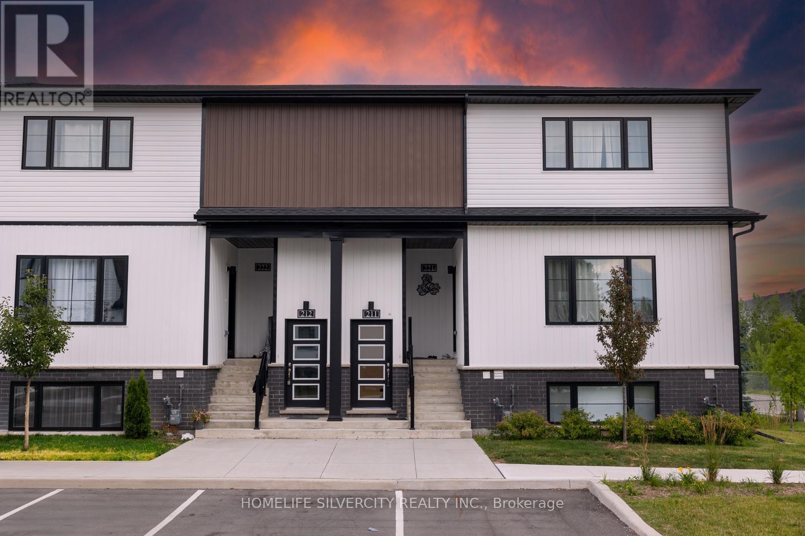 211 4263 Fourth Ave, Niagara Falls, ON L2E 0C2