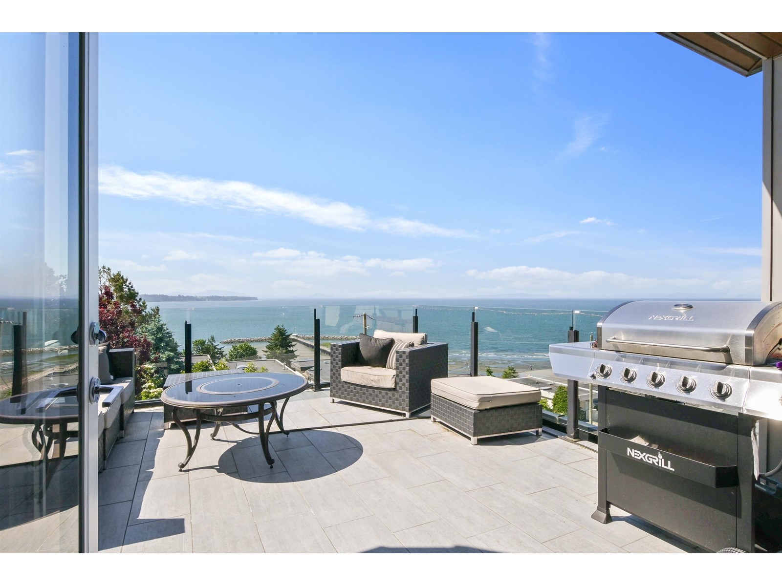 15095 Royal Ave, White Rock, BC V4B 1M1