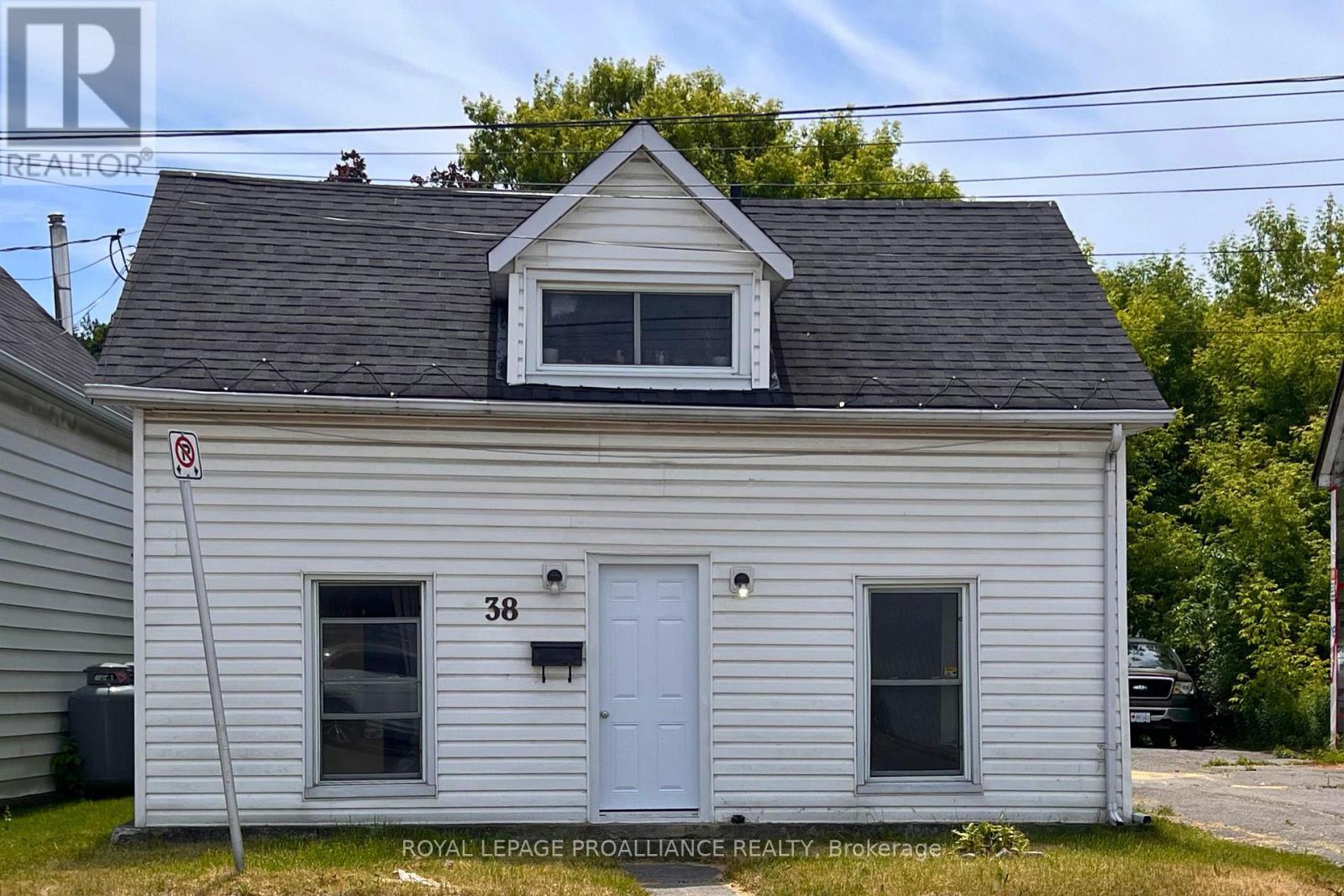 38 Stanley St, Quinte West, ON K8V 4V2