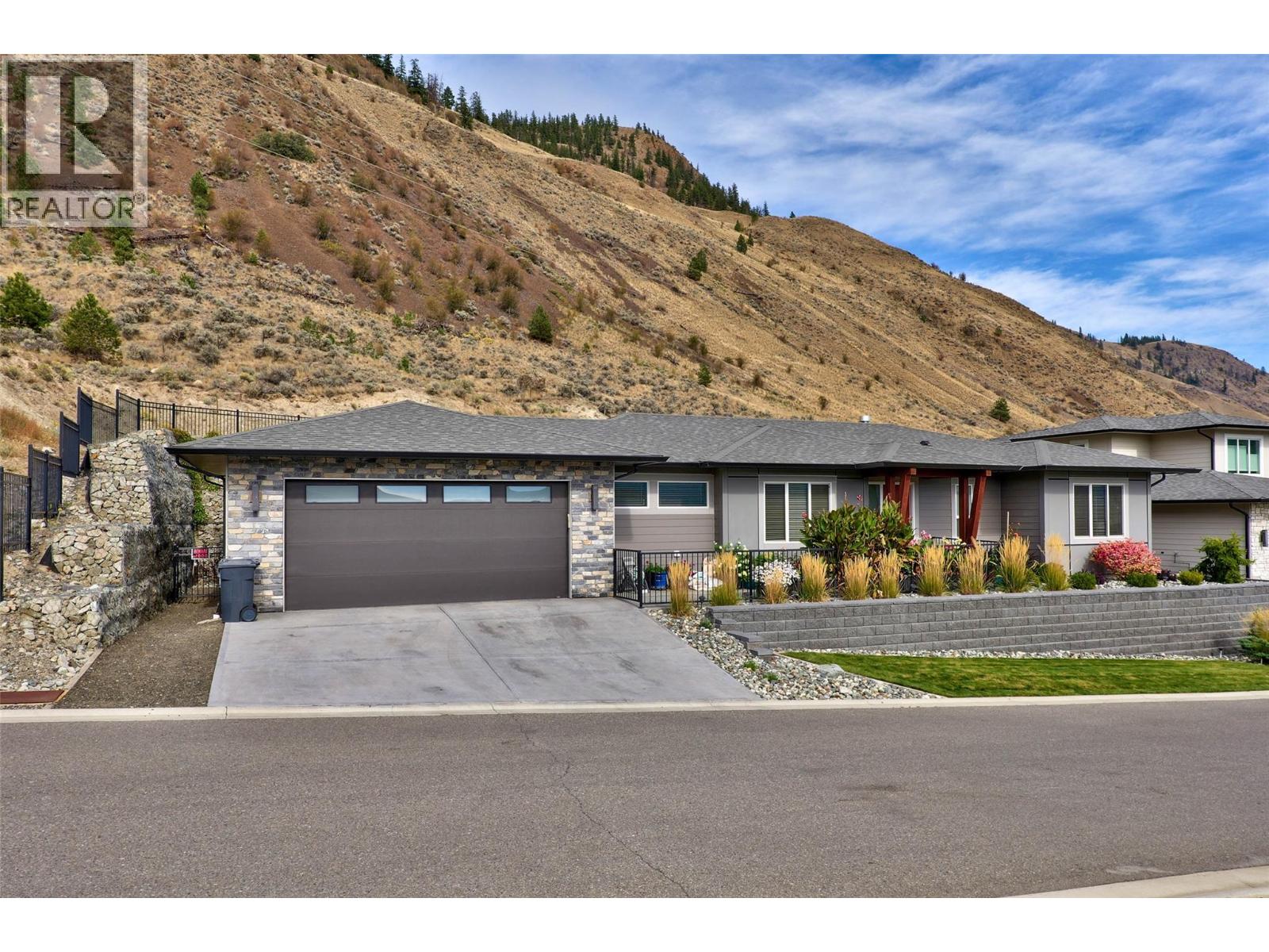 4103 Rio Vista Pl, Kamloops, BC V2H 0E1