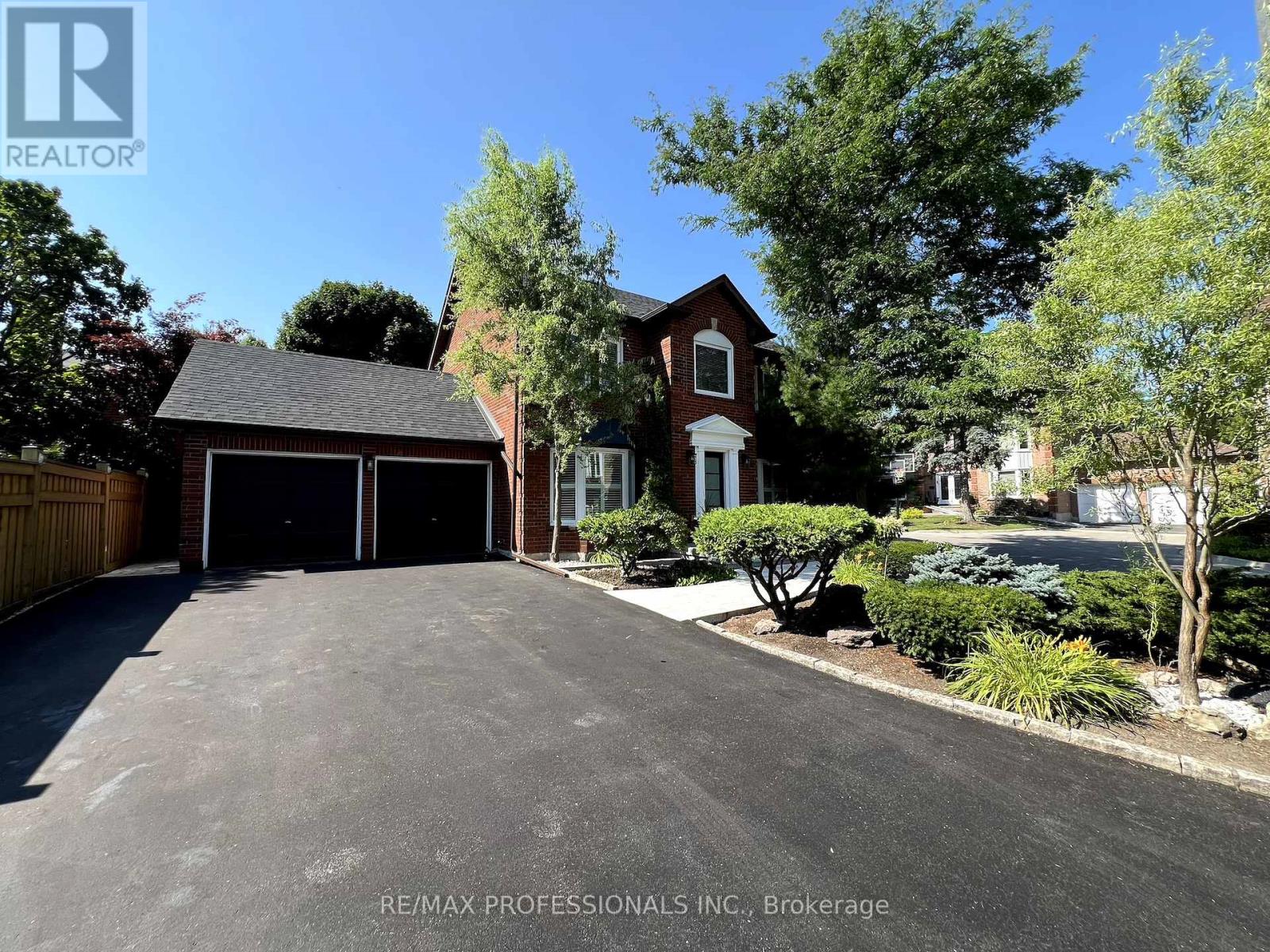 6604 Tenth Line W, Mississauga, ON L5N 4S1