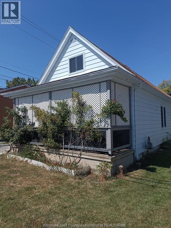 1056 Cataraqui, Windsor, ON N9A 3P9