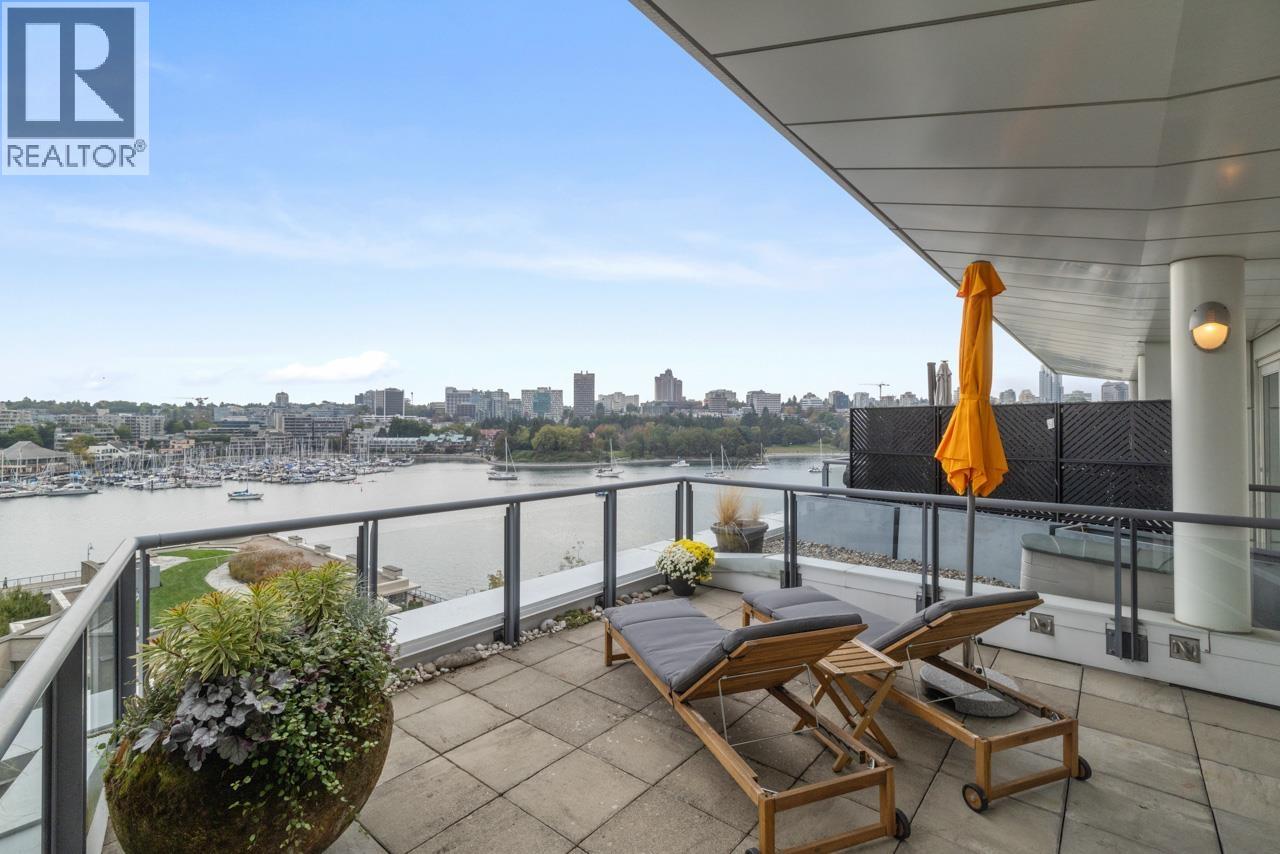 1383 Marinaside Crescent Unit 805, Vancouver, BC V6Z 2W9