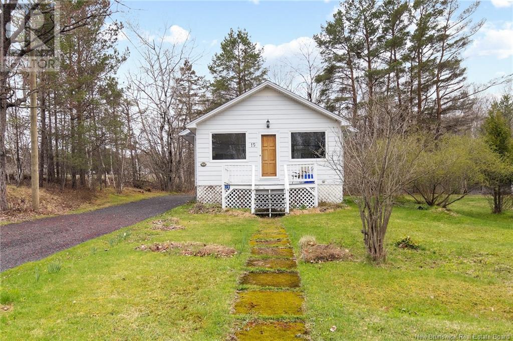 19 Main St, Minto, NB E4B 3J9