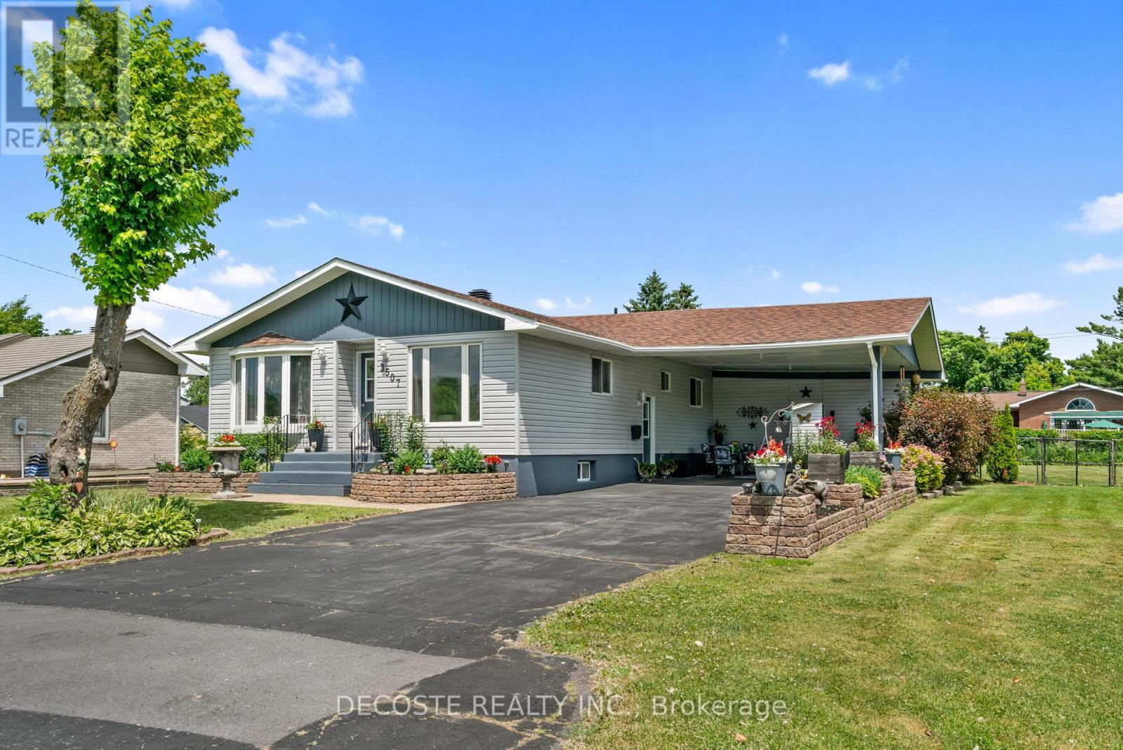 3507 Thomas St, South Stormont, ON K6K 1P4