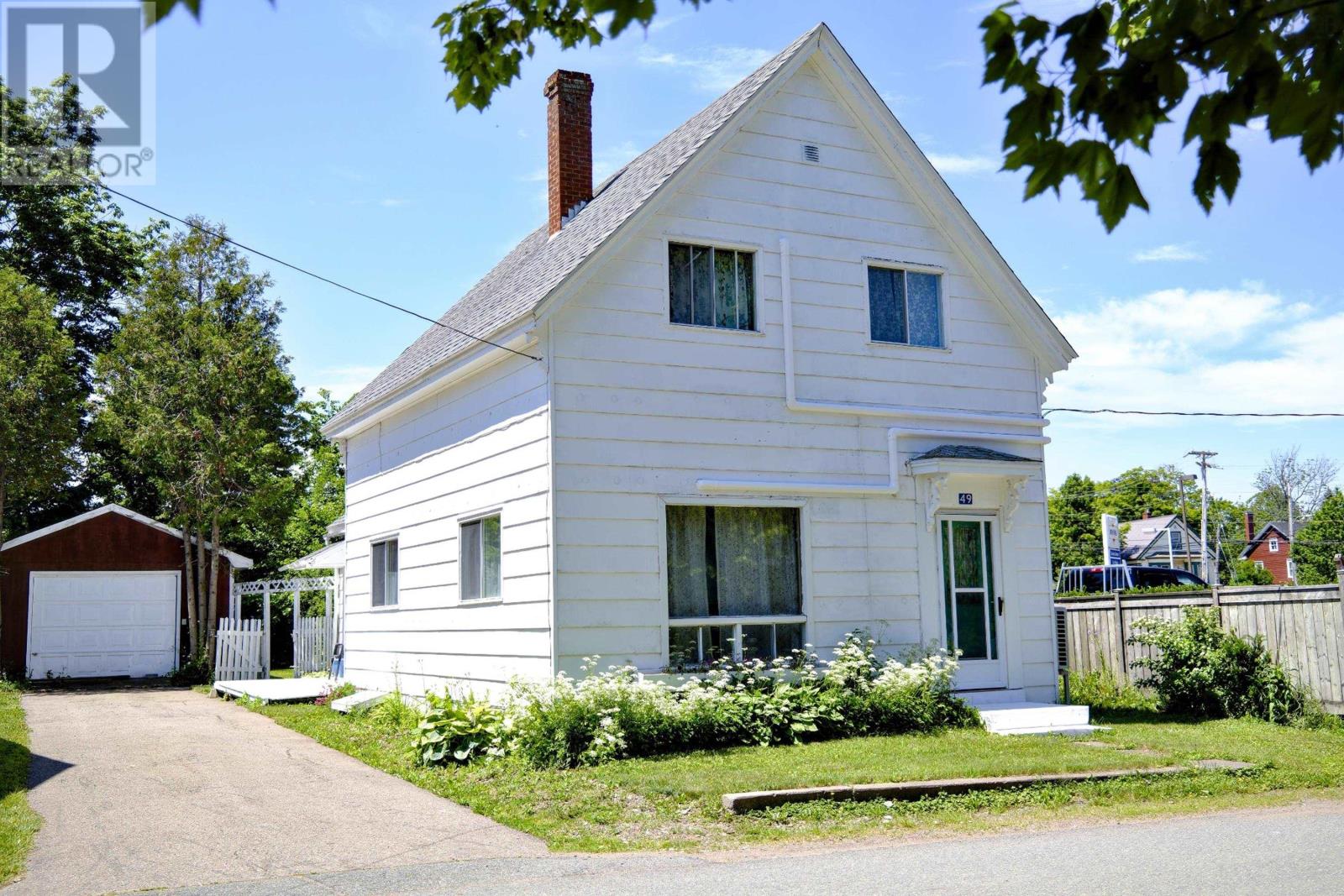 49 Chapel St, Parrsboro, NS B0M 1S0