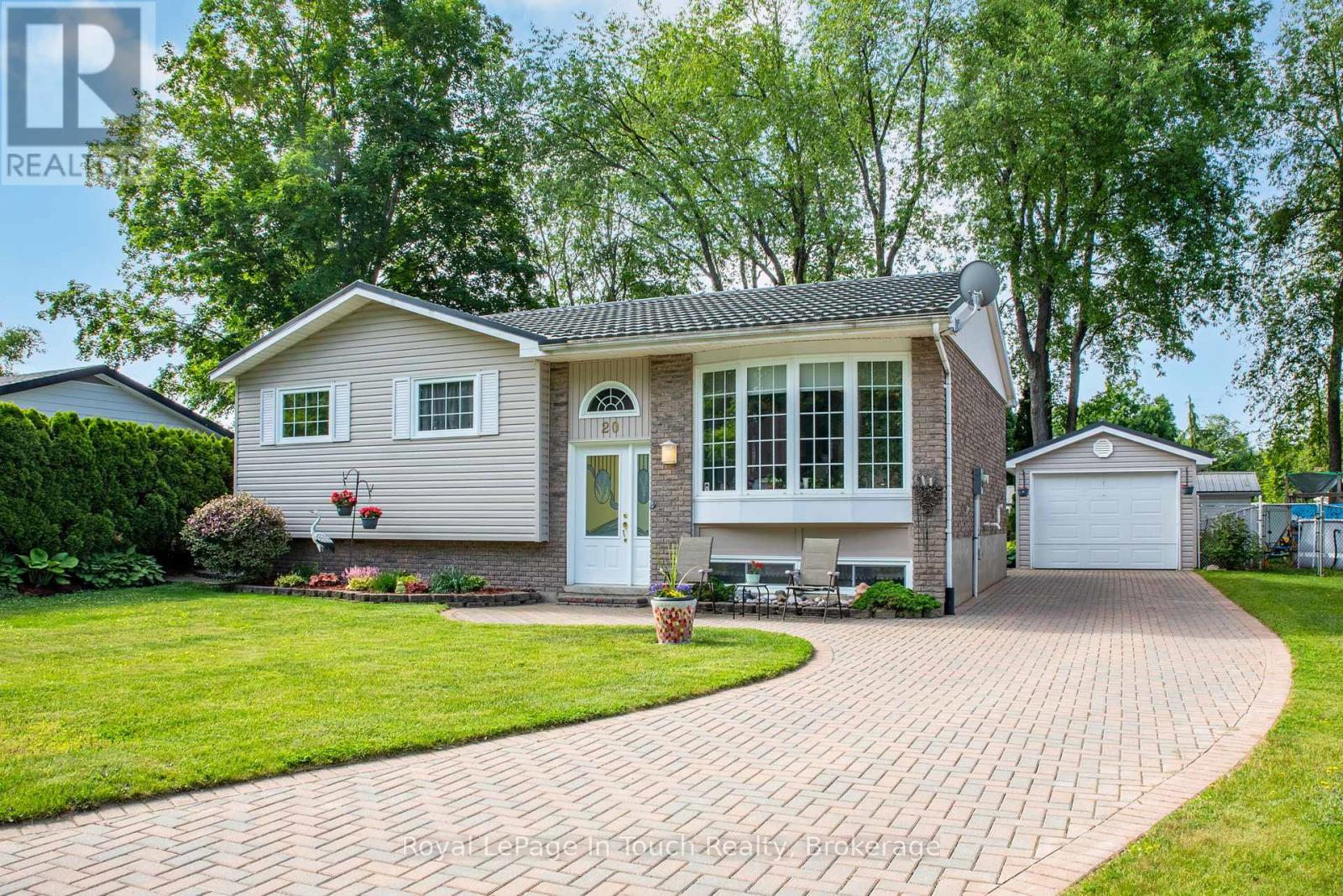 20 Payette Dr, Penetanguishene, ON L9M 1H4
