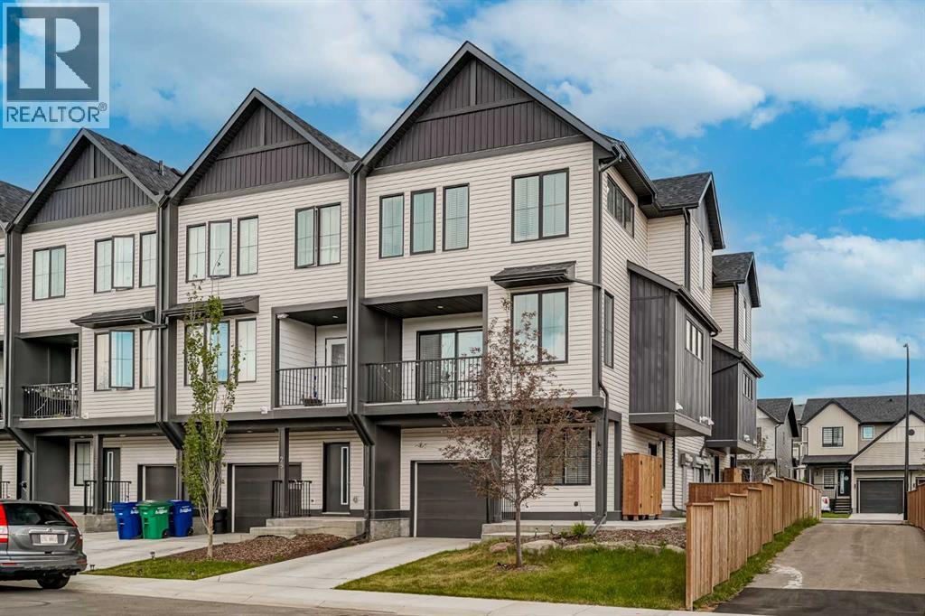 25 S Point Mnr SW, Airdrie, AB T4B 5H7
