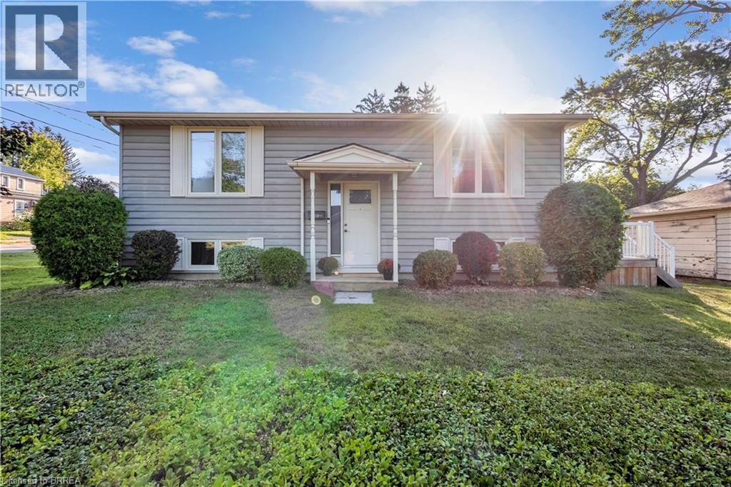 11 Fourth Ave, Brantford, ON N3S 7T9