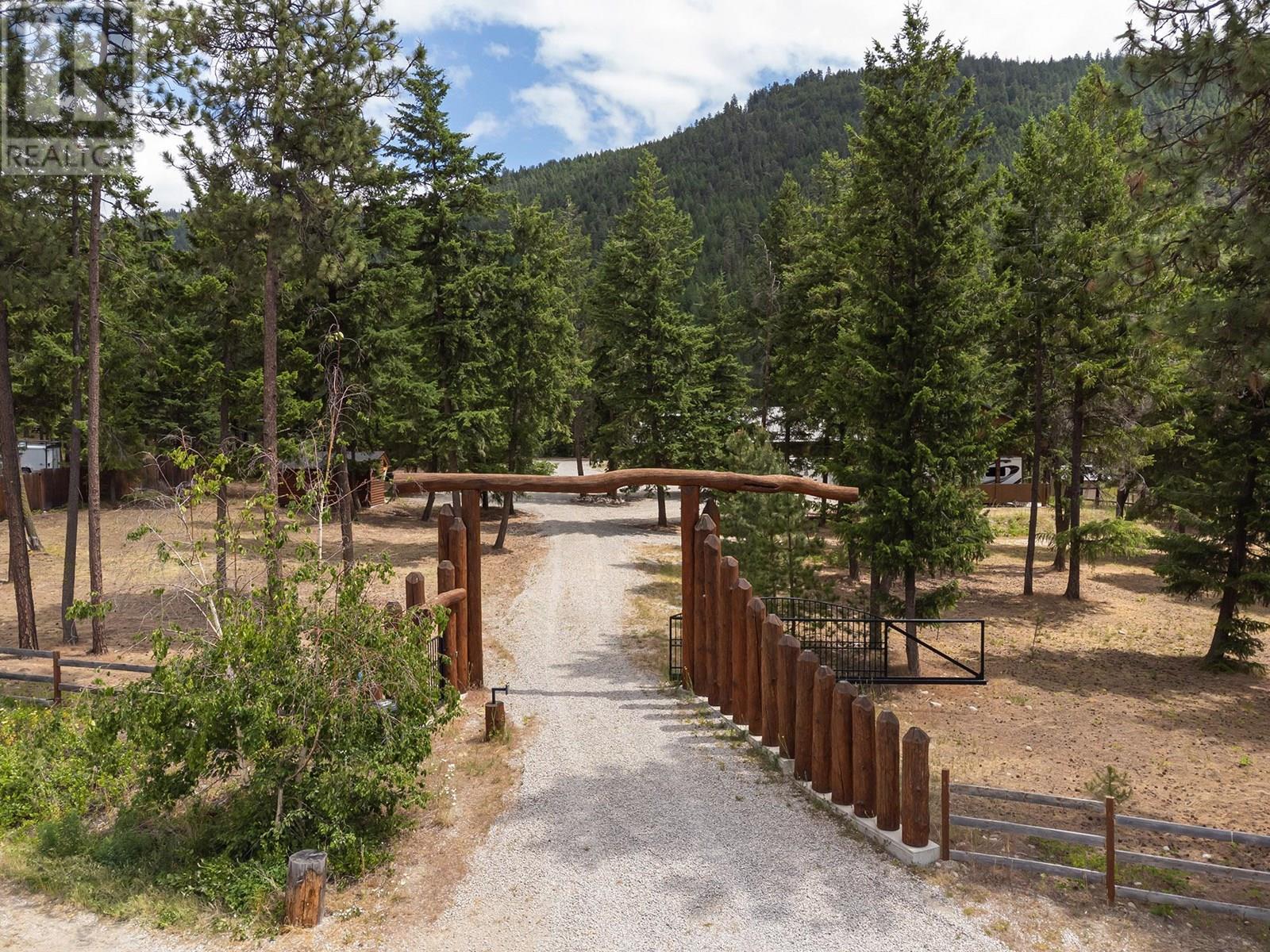 4335 Maxwell Rd, Peachland, BC V0H 1X3