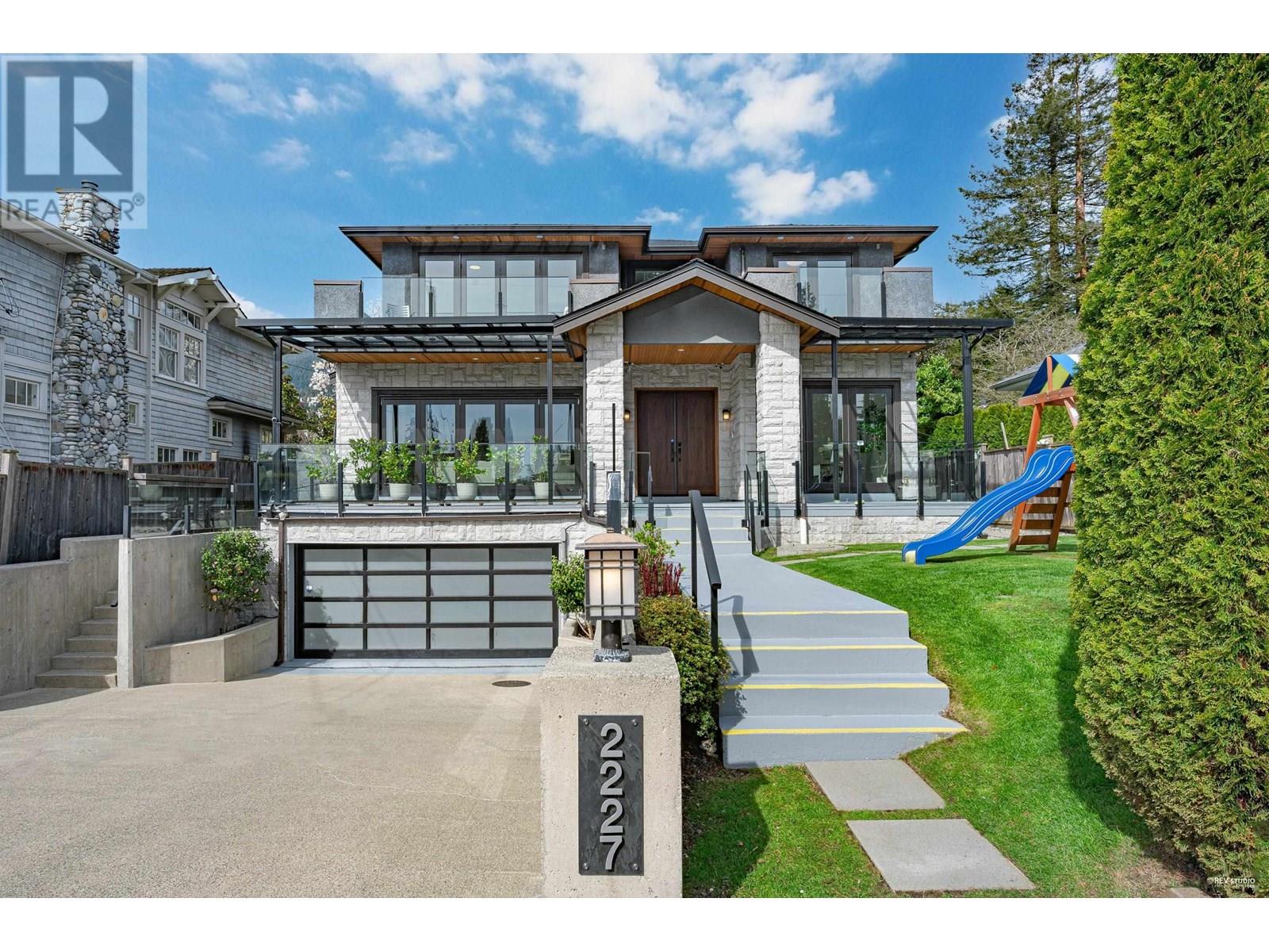 2227 Haywood Ave, West Vancouver, BC V7V 1X6