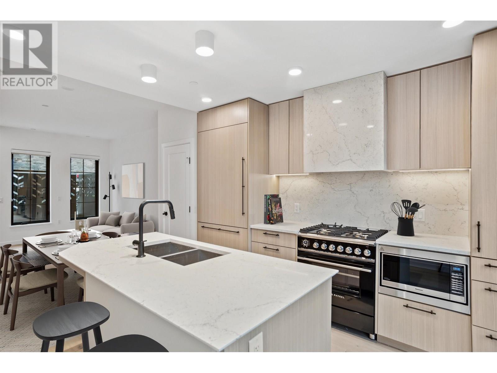 197 W King Edward Ave St, Vancouver, BC V5Y 4B4