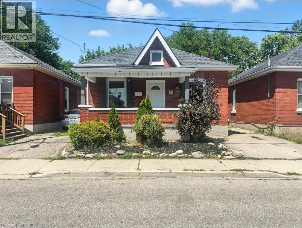 13 Salisbury Ave, Brantford, ON N3S 1M6