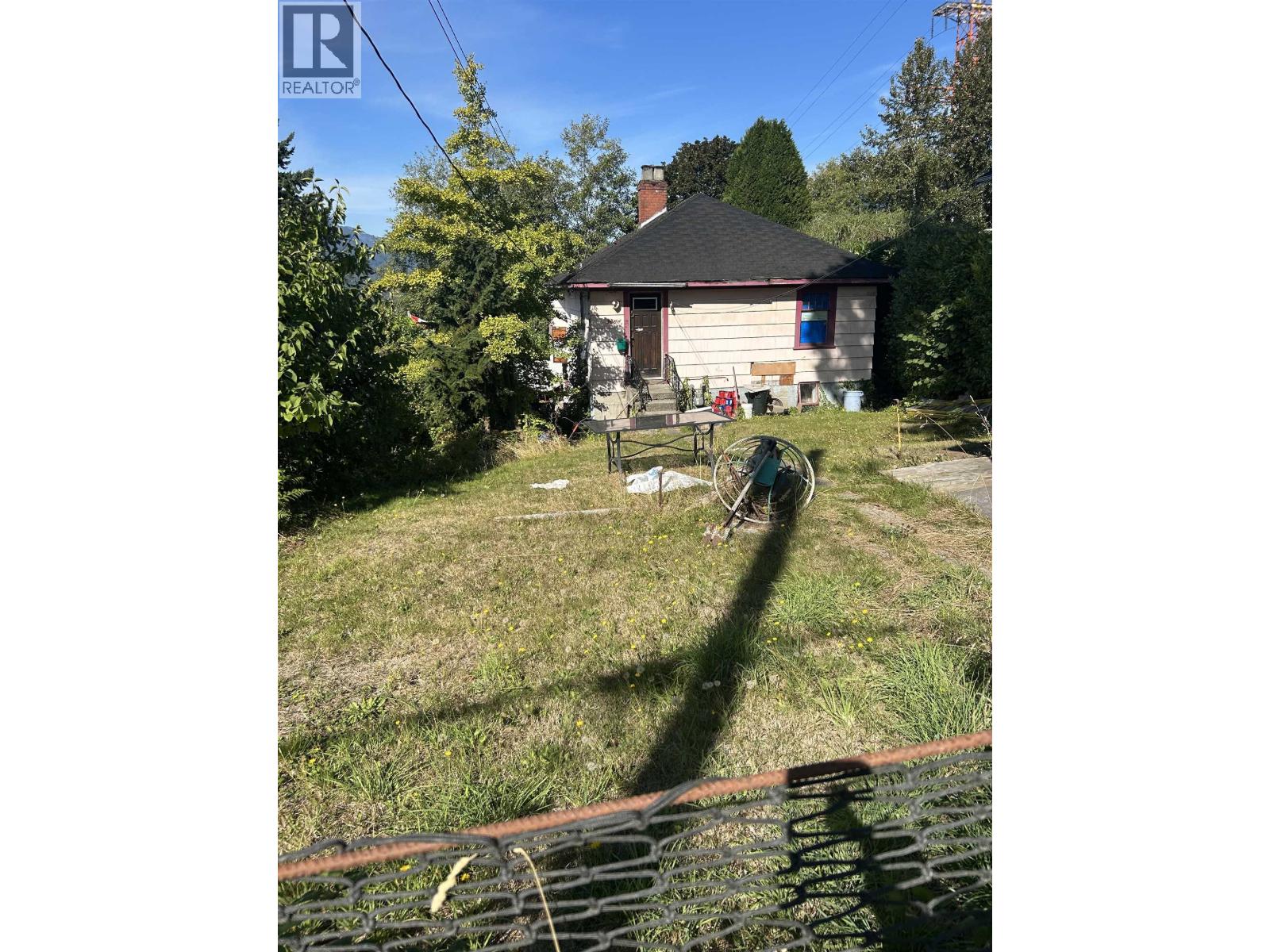 3644 Edinburgh St, Vancouver, BC V5K 1B7