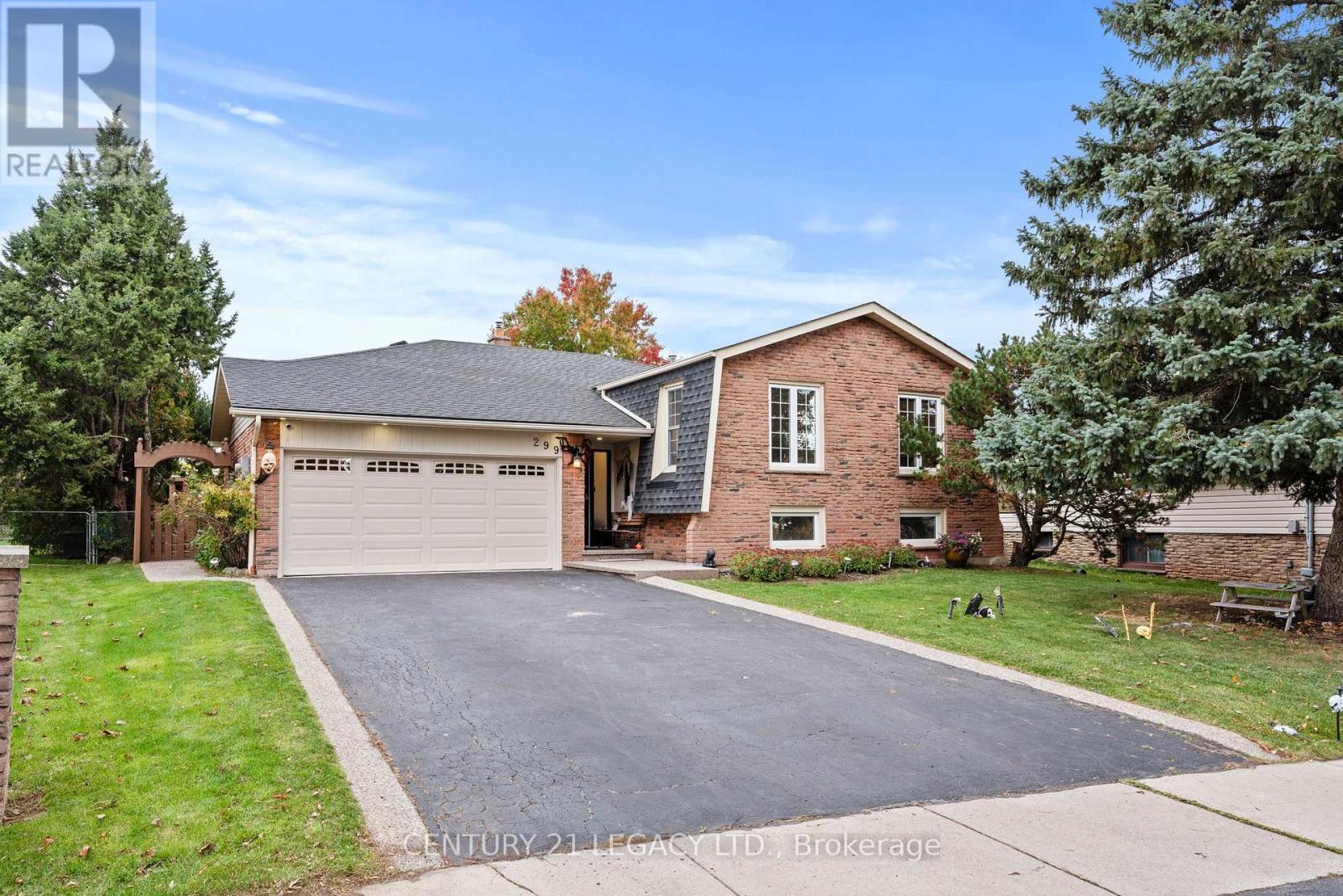 299 Pinegrove Rd, Oakville, ON L6K 3P8
