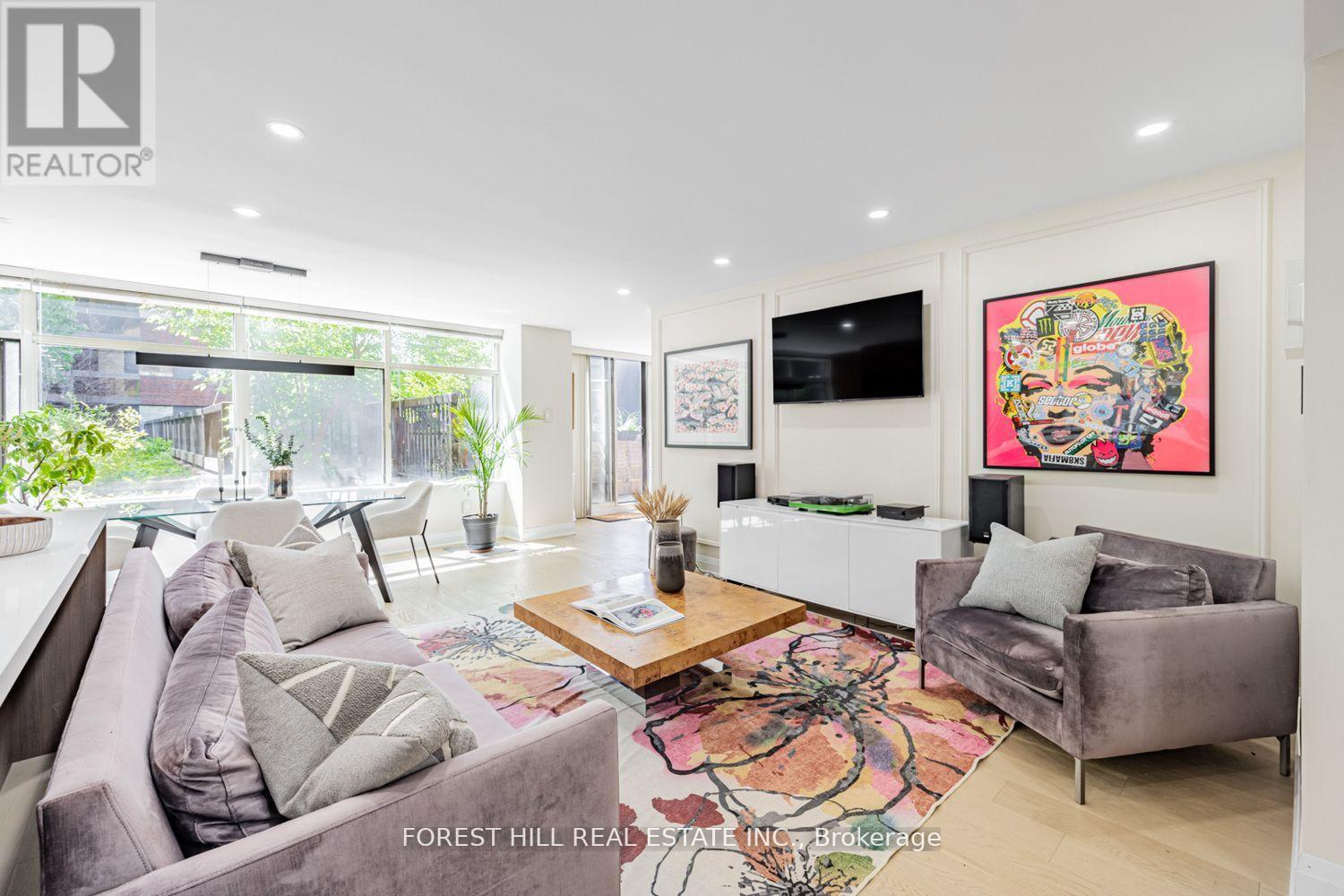 201 900 Yonge St, Toronto, ON M4W 3P5