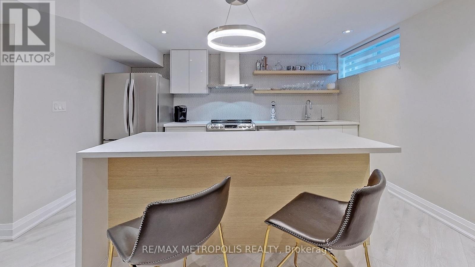 20 Knox Ave, Toronto, ON M9L 2M3