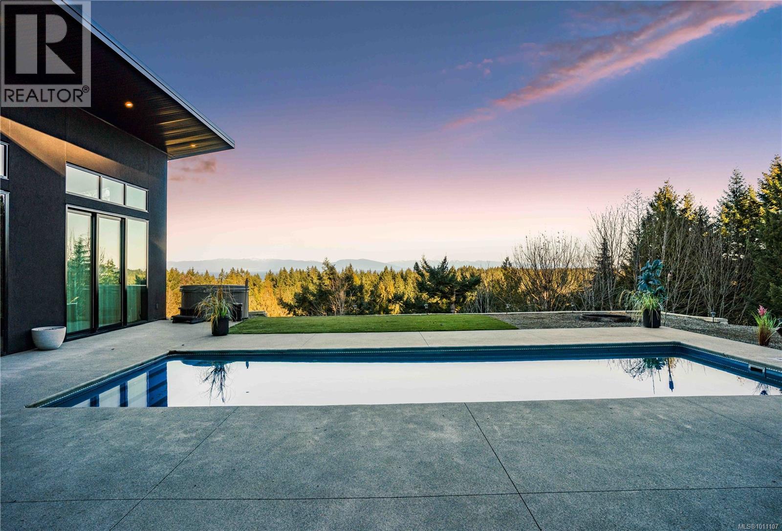 6290 Phantom Rd, Lantzville, BC V0R 2H0