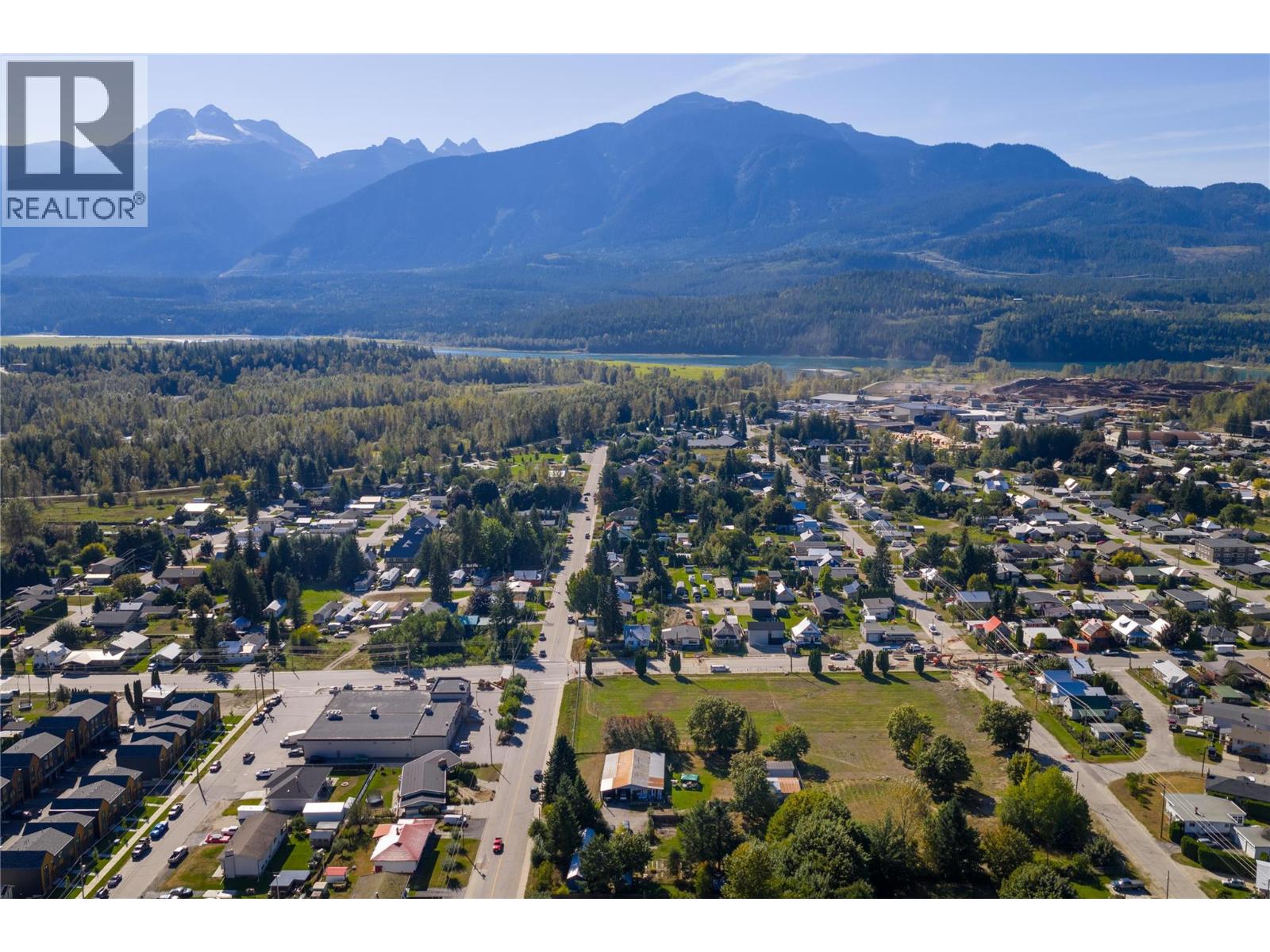 419 Edward St, Revelstoke, BC V0E 2S0