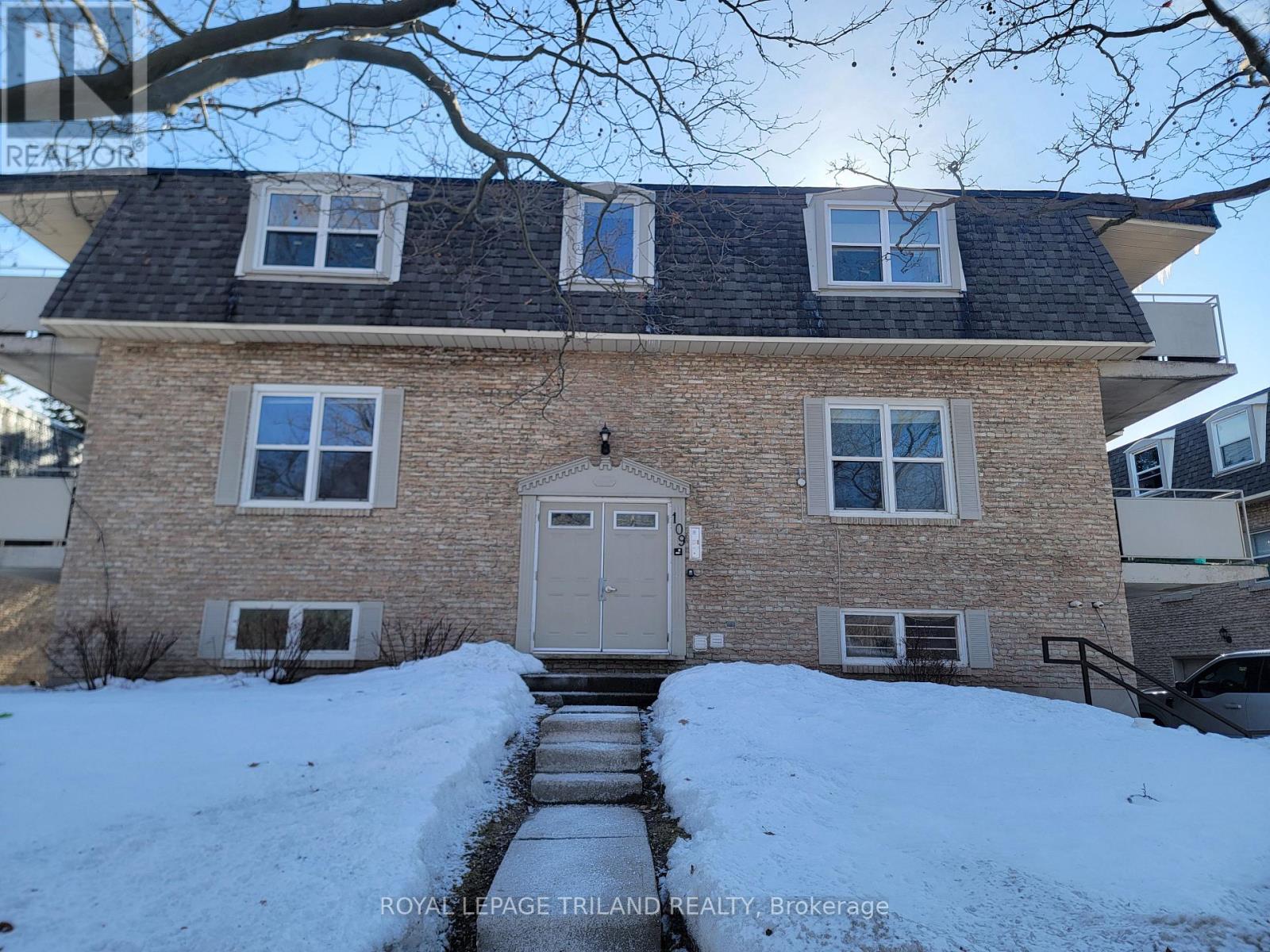 4 109 Westmount Rd N, Waterloo, ON N2L 2R3