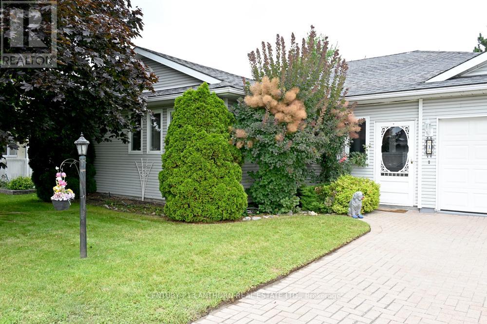 1 Reynolds Pl N, Prince Edward County Wellington, ON K0K 3L0