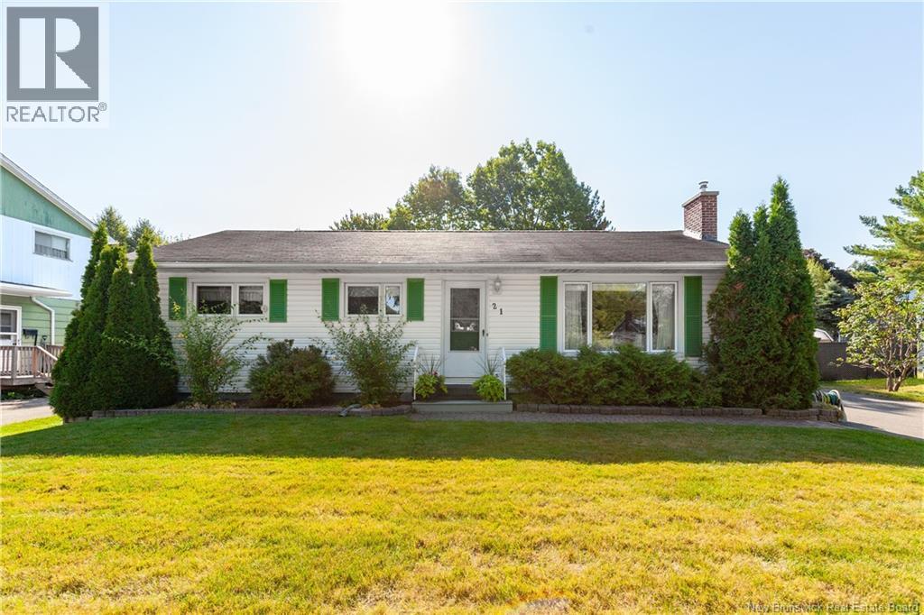 21 Dover Cres, Fredericton, NB E3B 4T8