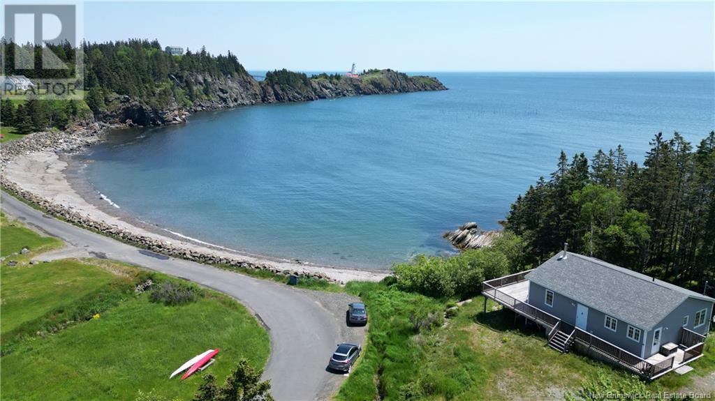 22 Pettes Cove Rd, Grand Manan, NB E5G 1A7