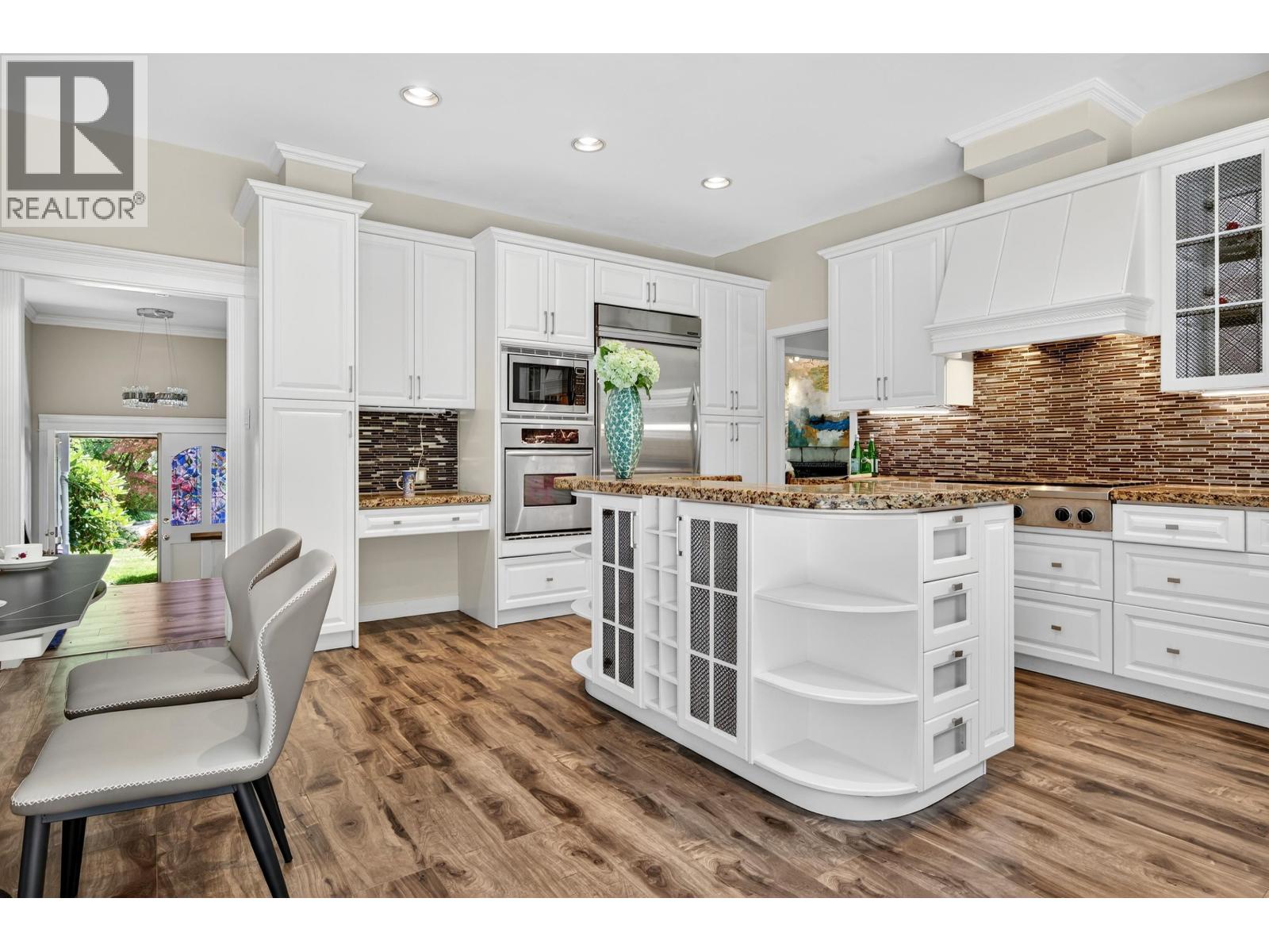 2453 Phillips Pl, Burnaby, BC V5A 2W1