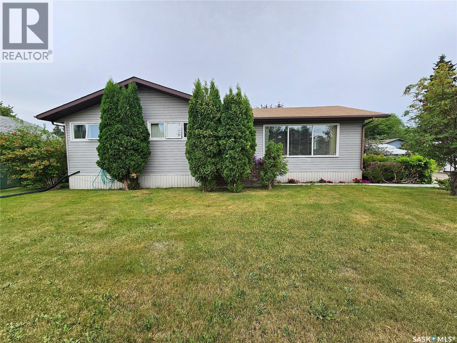 506 Centre St, Meadow Lake, SK S9X 1E9