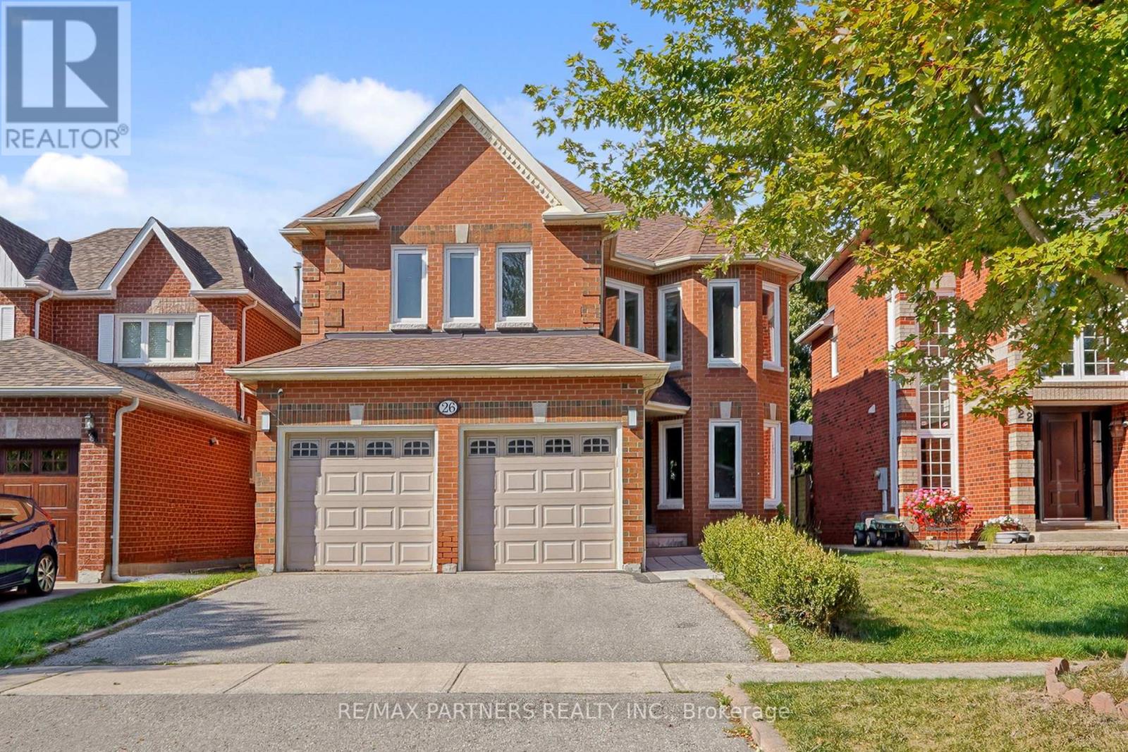 26 Sandfield Dr, Aurora, ON L4G 6R6
