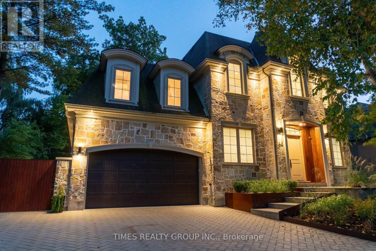 64 Ravina Cres, Hamilton, ON L9G 2E7