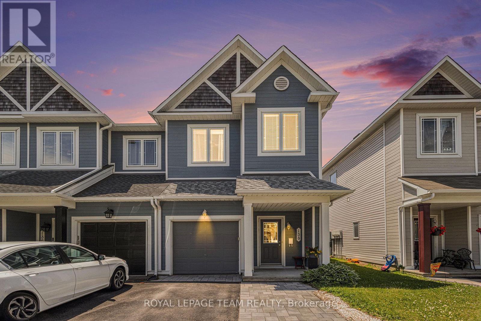 138 Freeport Dr, Ottawa, ON K2M 0A8