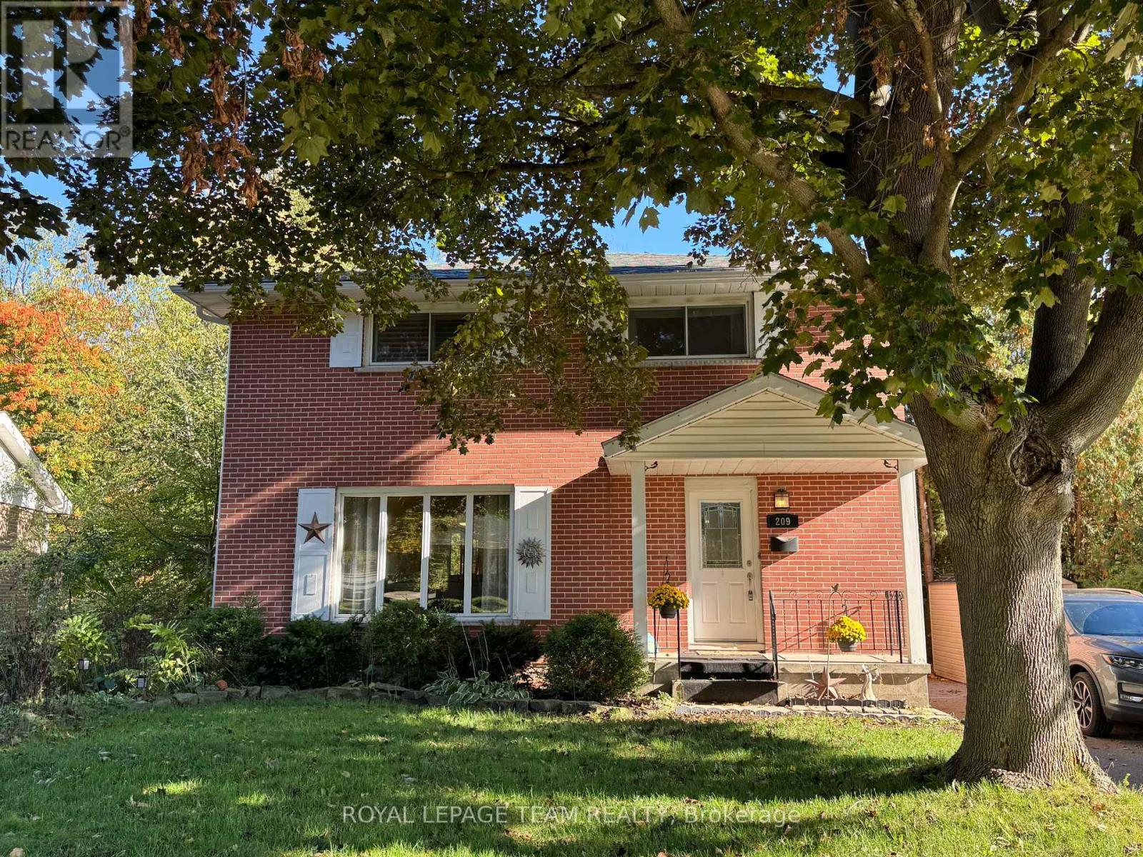 209 Reynolds Dr E, Brockville, ON K6V 1X8