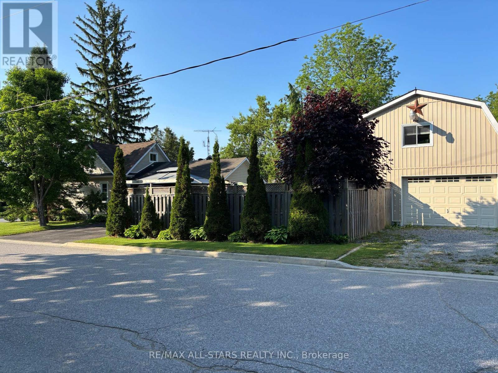 2 Henrietta St, Scugog, ON L0C 1G0
