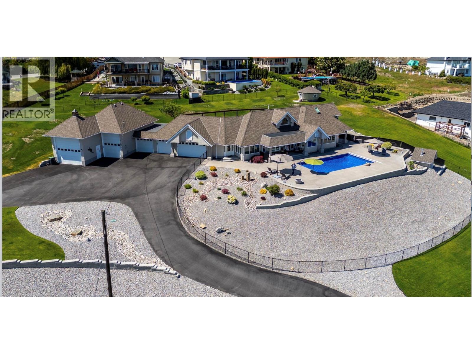 6130 Lipsett Ave, Peachland, BC V0H 1X7