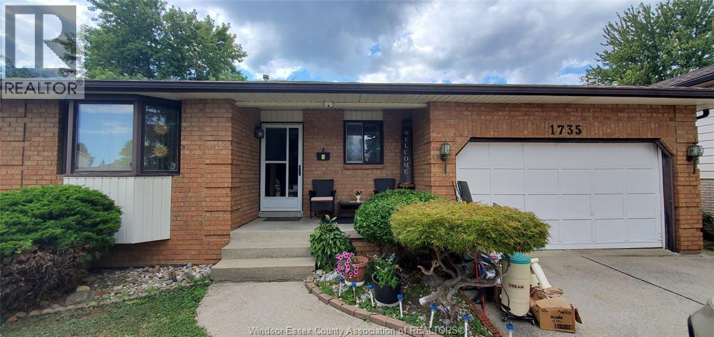 1735 Homestead Ln, Lasalle, ON N9H 2C7