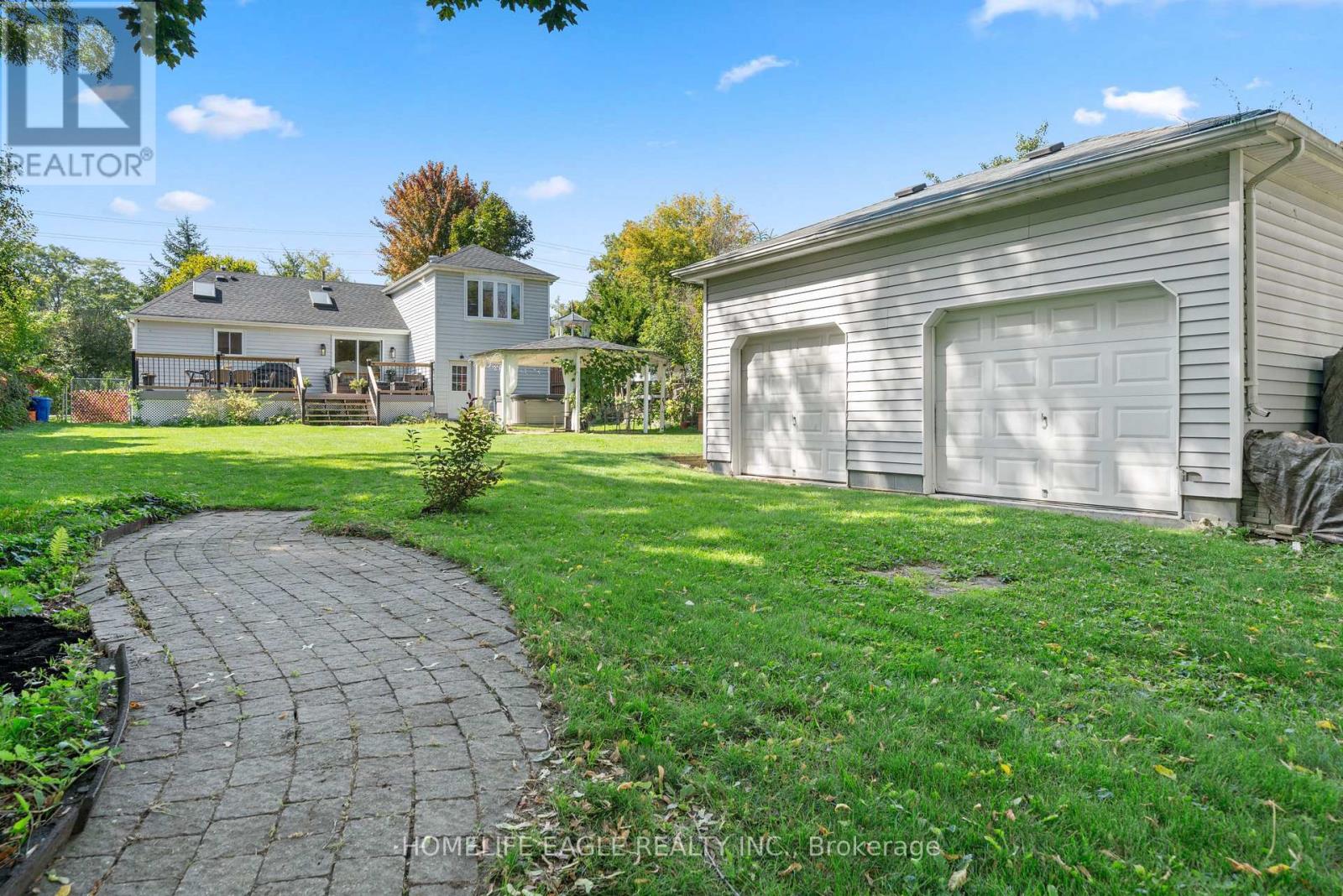 17 Toll Rd, East Gwillimbury, ON L9N 1G6