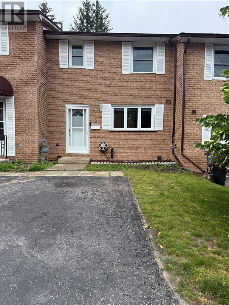 9 Frame Cres, Elliot Lake, ON P5A 2S4