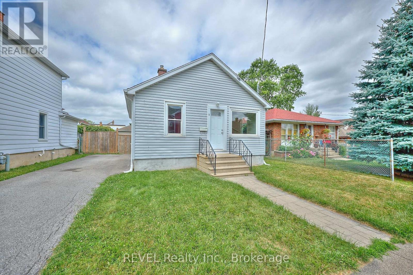 9 Colborne St, Thorold, ON L2V 3P6