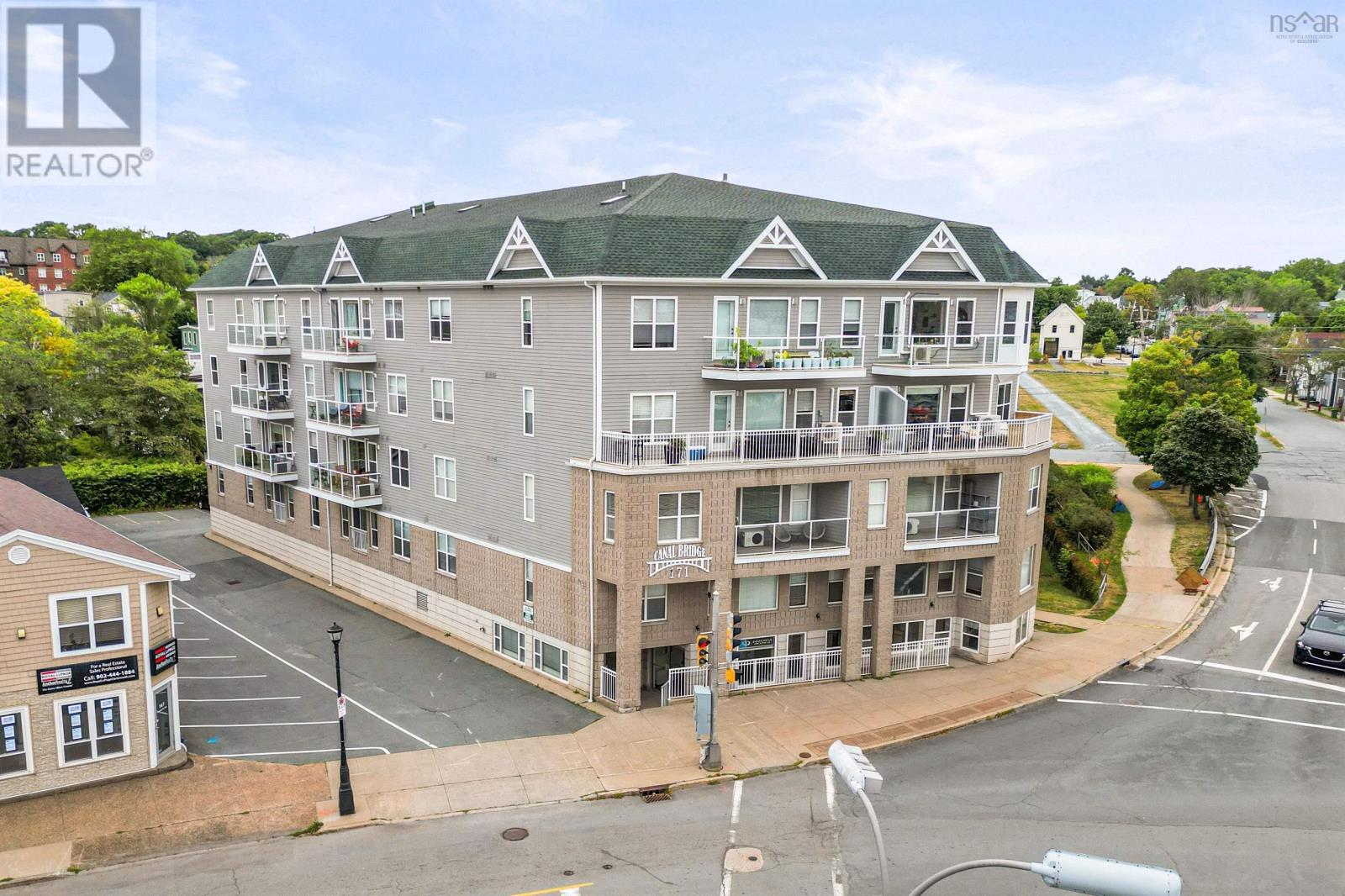 306-171 Portland St, Dartmouth, NS B2Y 4X2