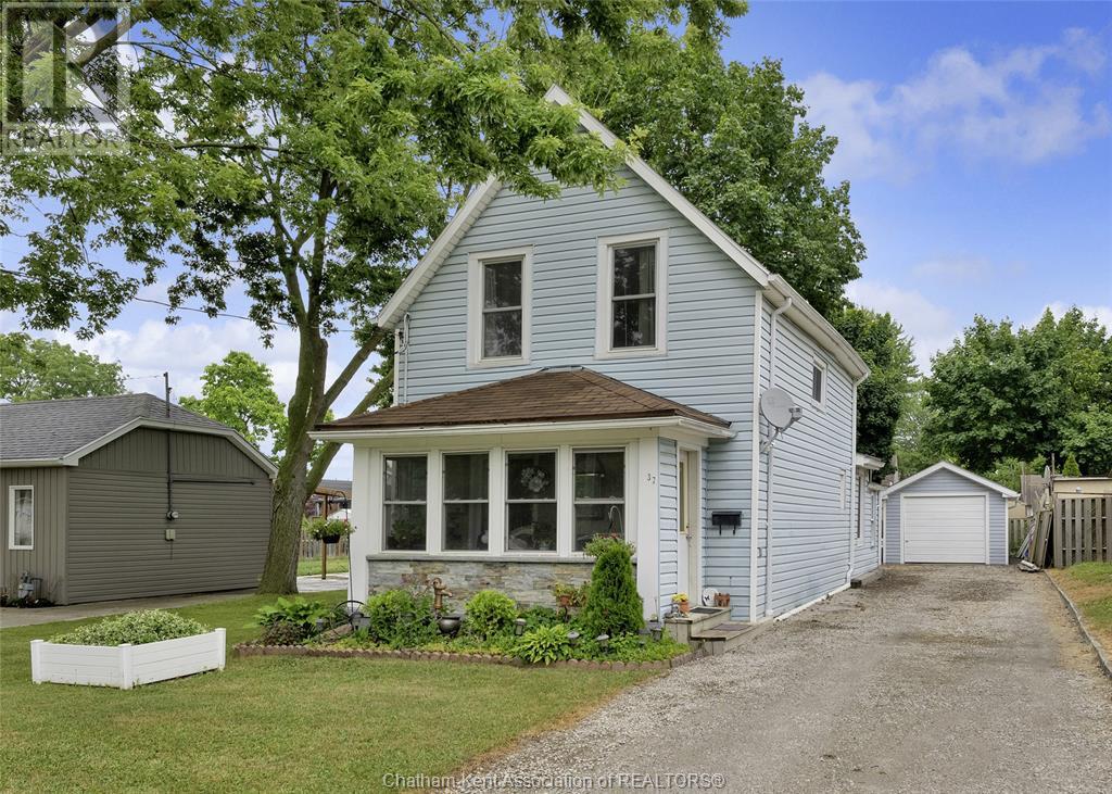 37 Berry St, Chatham-Kent, ON N7M 3B2