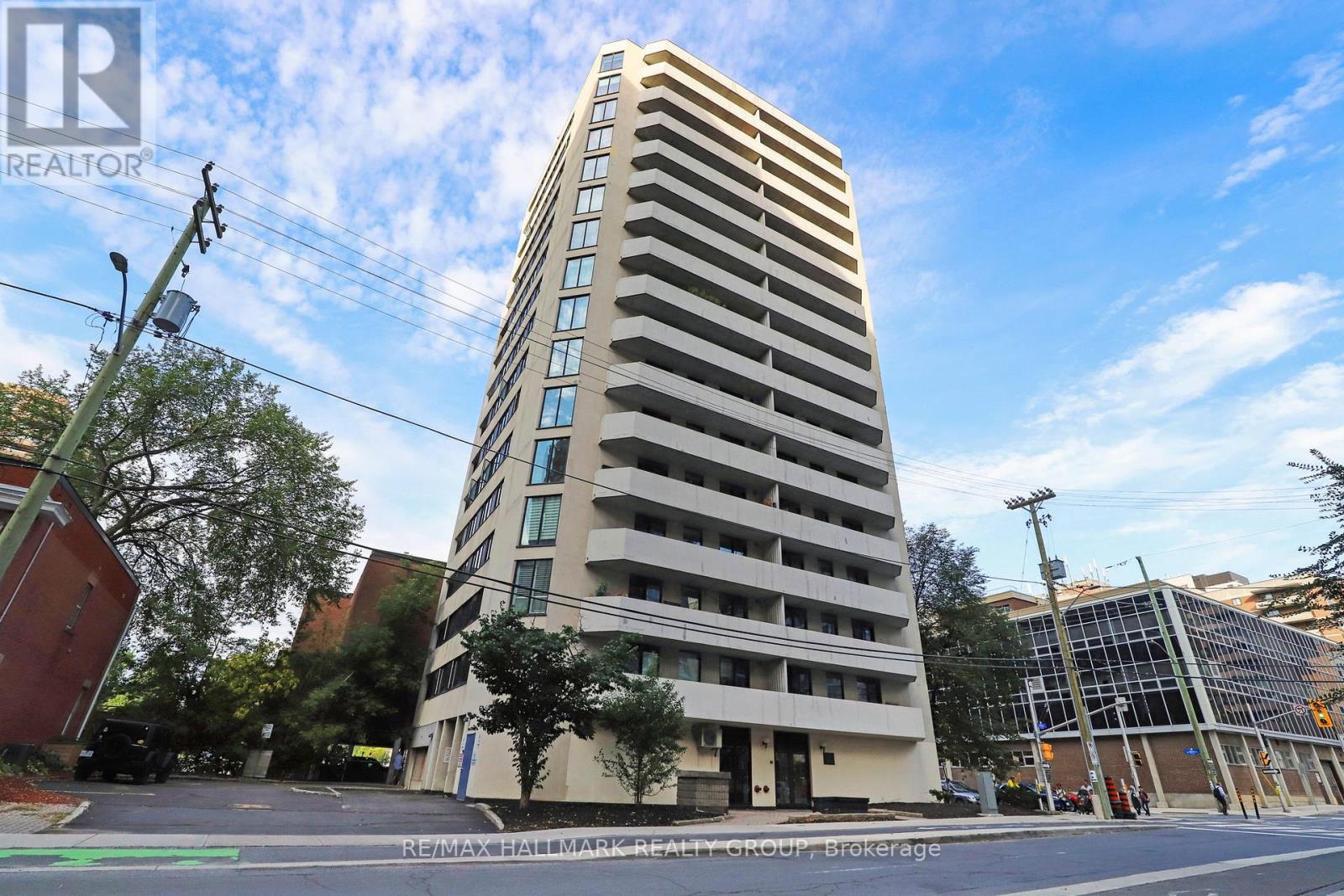 704 200 Bay St, Ottawa, ON K1R 7W8