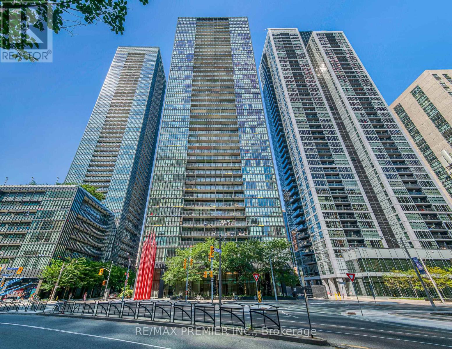 508 110 Charles St E, Toronto, ON M4Y 1T5